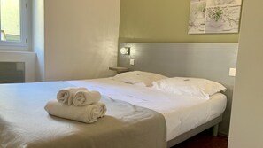 Iron/ironing board, free WiFi, bed sheets - Cocon Barillerie  - 4th floor without elevator (Niza)