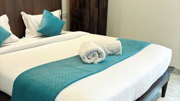 Executive Double Room, City View | Desk, laptop workspace, soundproofing, free WiFi