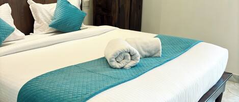 Executive Double Room, City View | Desk, laptop workspace, soundproofing, free WiFi