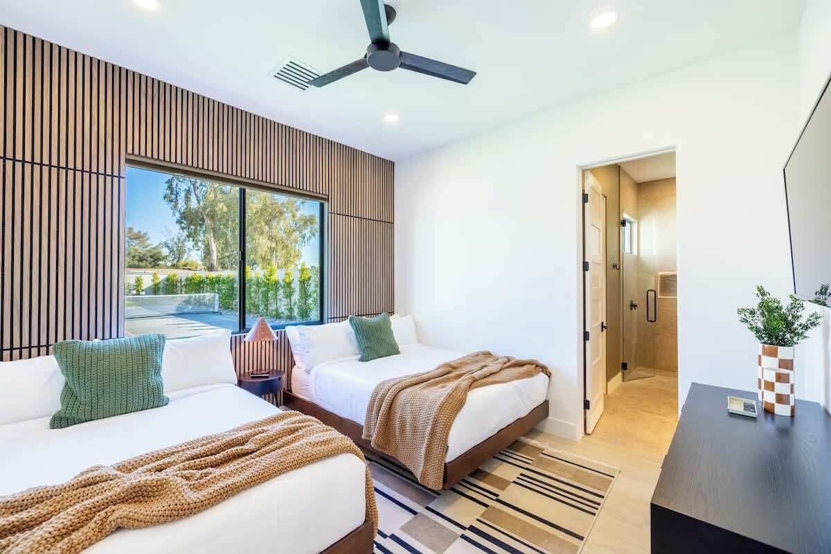 10 Schlafzimmer, Bügeleisen/Bügelbrett, Reisekinderbett, WLAN