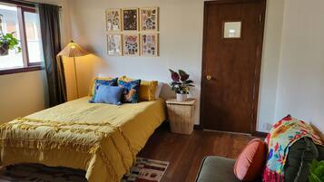 3 bedrooms, desk, iron/ironing board, free WiFi