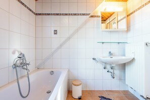 تجهيزات دش، مجففات شعر، مناشف، صابون