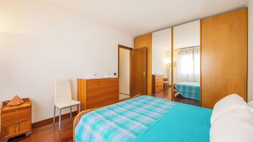 Classic-Apartment, Balkon | 1 Schlafzimmer, hochwertige Bettwaren, Daunenbettdecken