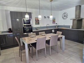 Private kitchen - Gite in the heart of the Alpilles - lemasdeslauriers@gmail.com (Aureille)