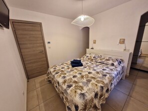 2 slaapkamers, een strijkplank/strijkijzer, wifi, beddengoed