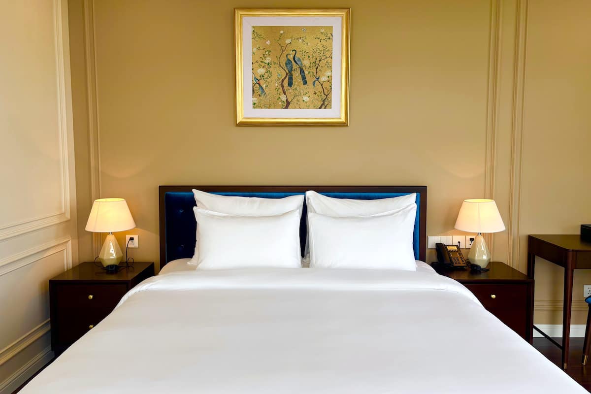 1 bedroom, in-room safe, desk, blackout curtains