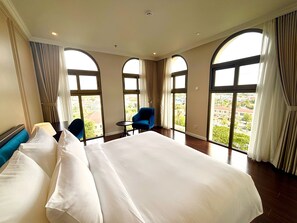 Deluxe Double Room | In-room safe, desk, blackout curtains, soundproofing - Hotel Công Tử Bạc Liêu (Bac Lieu)