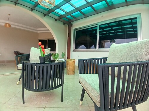 Chester Hill Residence 