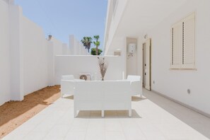 Terrace/patio - Villino Tiglio, Residence Costa Bianca, Gallipoli, Baia Verde 150m from the sea (Baia Verde)
