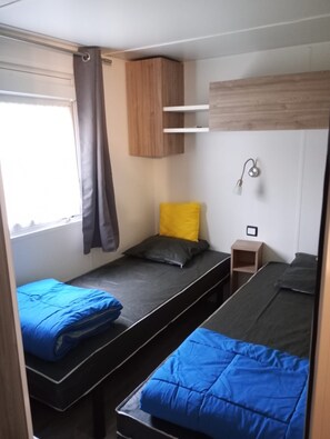 3 bedrooms, iron/ironing board, travel cot