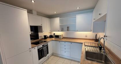 10 minutes from Whitstable beach. Modern 2 bedroom apartment.