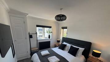 2 bedrooms, iron/ironing board, WiFi