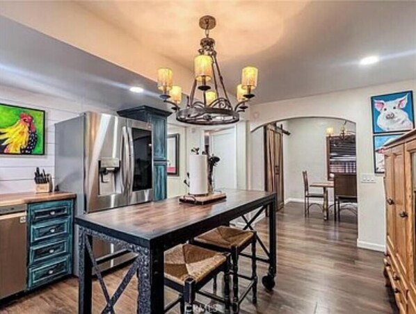 Dining - Pine Needles (Needles)