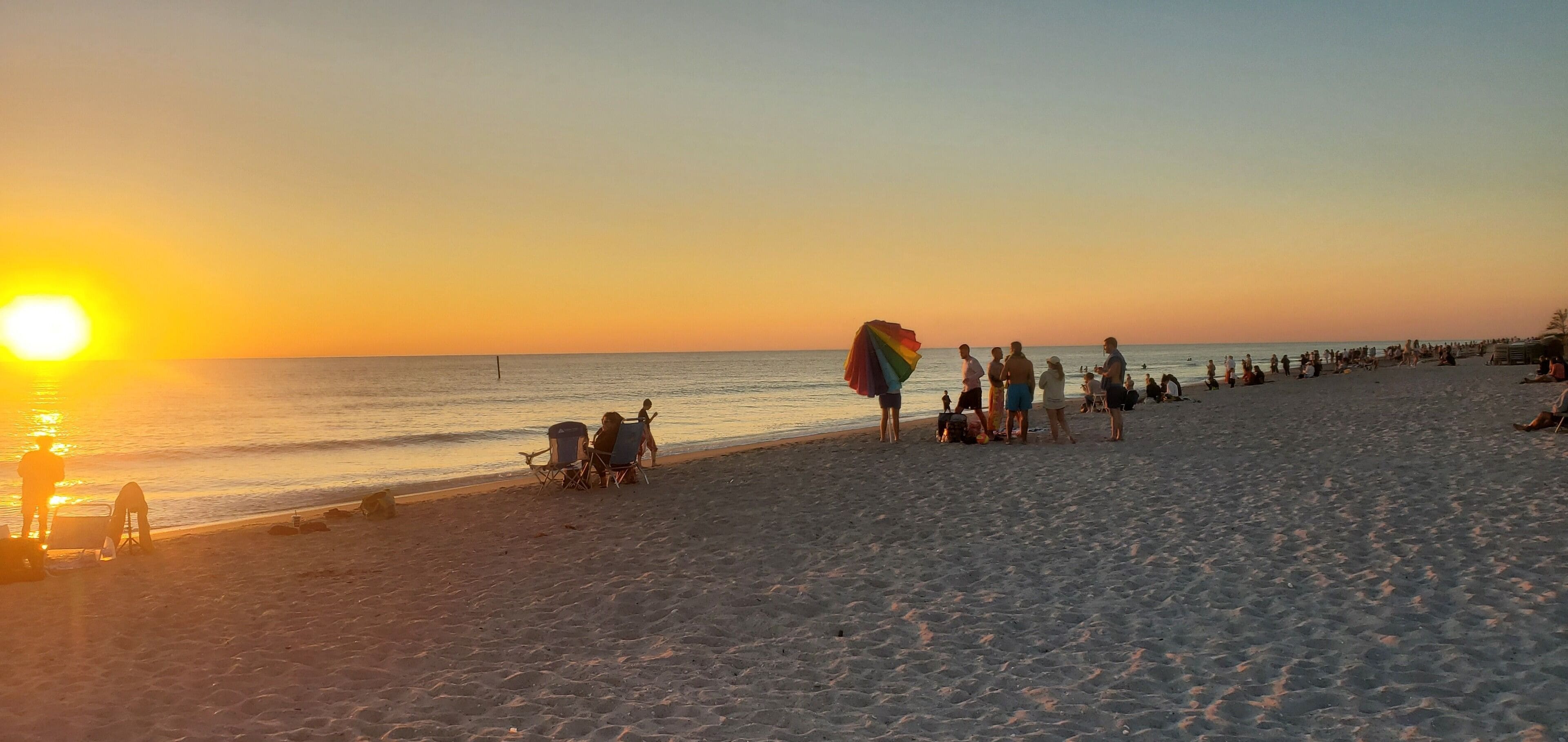 Chaises longues, serviettes de plage