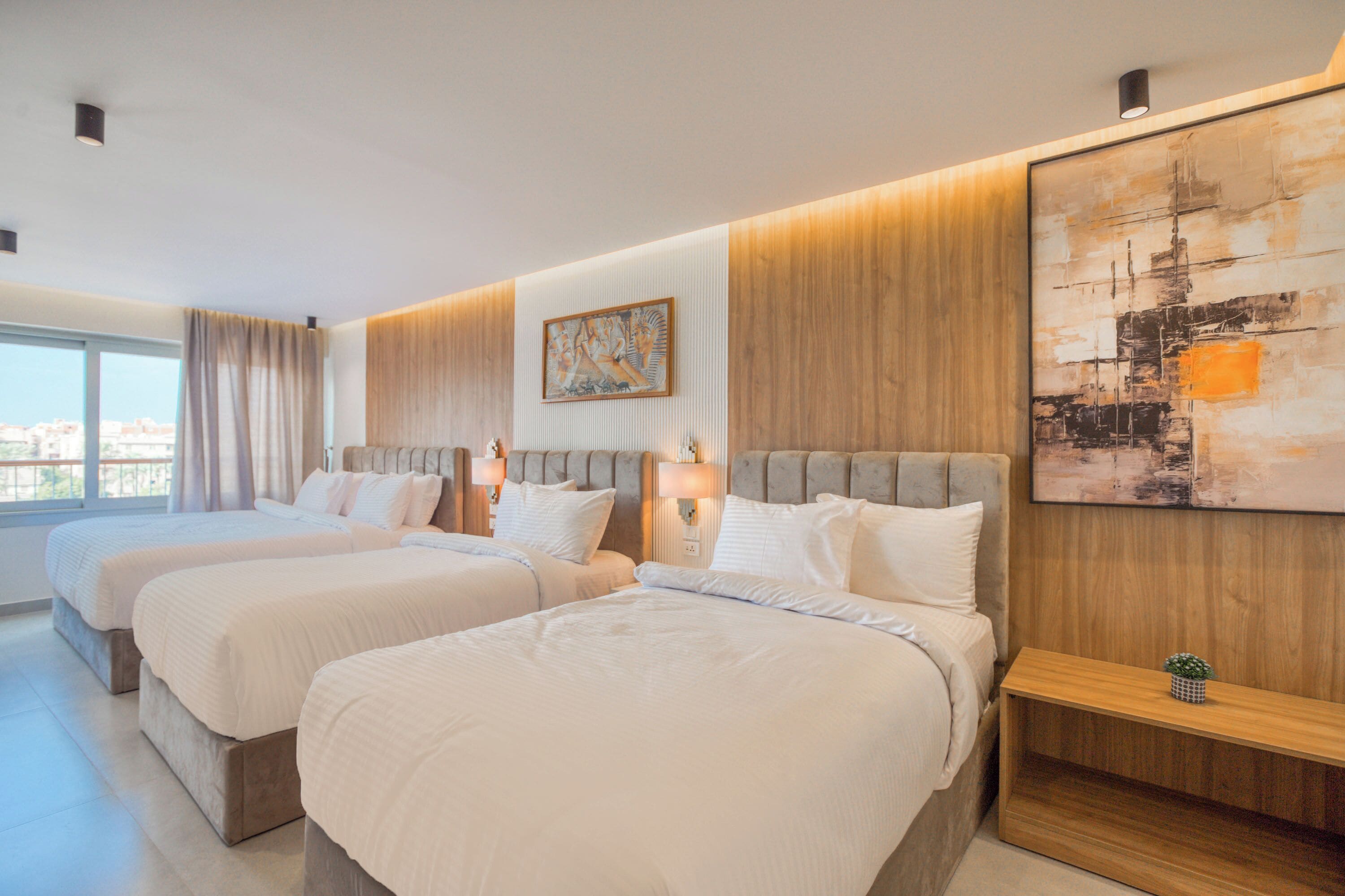 Minibar, individually decorated, individually furnished, desk