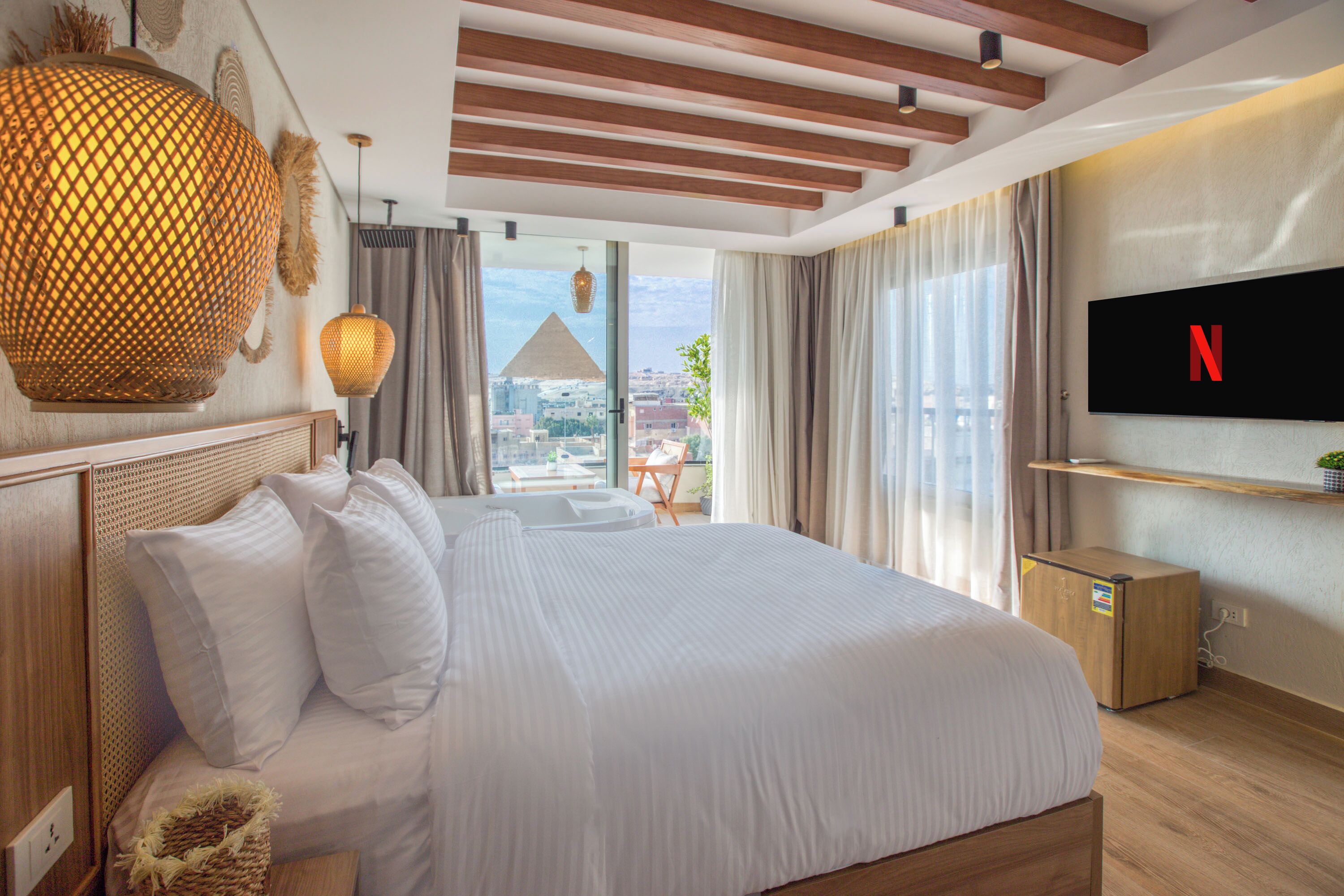 Minibar, individually decorated, individually furnished, desk