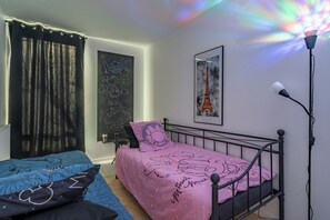 3 Schlafzimmer, Schreibtisch, Bügeleisen/Bügelbrett, kostenloses WLAN