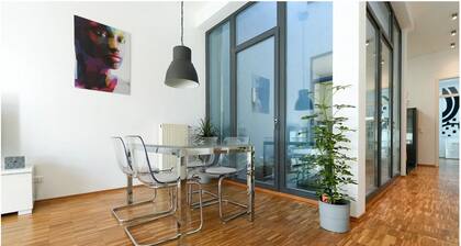 2 Zimmer Loft Wohnung mit Garten und Parkplatz