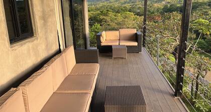 Modern 2-bedroom house with WiFi, AC in Tranquil Torio