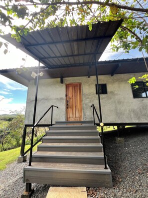 Exterior - Modern 2-bedroom house with WiFi, AC in Tranquil Torio (Torio)