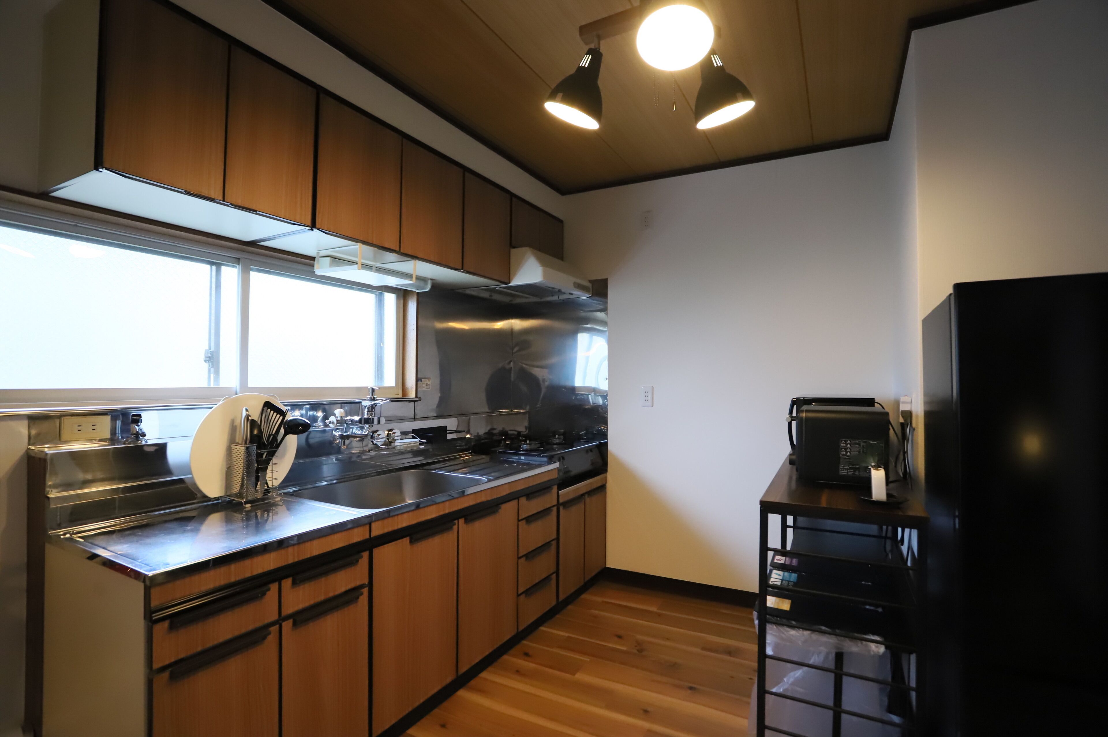Comfort House, Non Smoking | Private kitchen | Full-size fridge, microwave, stovetop, dishwasher