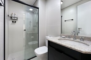Eenvoudige studio | Badkamer