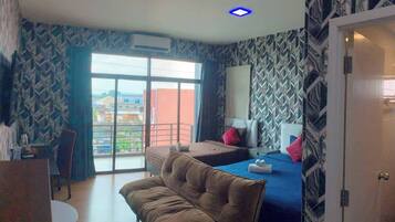 Quarto triplo, vista para a cidade | Wi-Fi de cortesia, roupa de cama