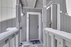 Property grounds - Cozy two bedroom Breckenridge, steps away from Bus stop to mountain and downtown (Breckenridge)