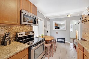 Fridge, microwave, oven, stovetop - Cozy two bedroom Breckenridge, steps away from Bus stop to mountain and downtown (Breckenridge)