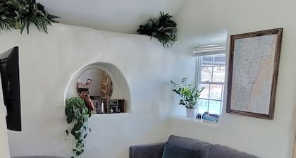 Charming Straw Bale Cottage Near Jay Peak – Cozy, Romantic, and Stylish Escape