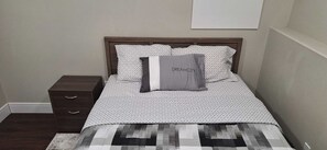 2 bedrooms, iron/ironing board, free WiFi, bed sheets - A blend of comfort and convenience in this cozy, modern 2-bd basement suite. (Saskatoon)