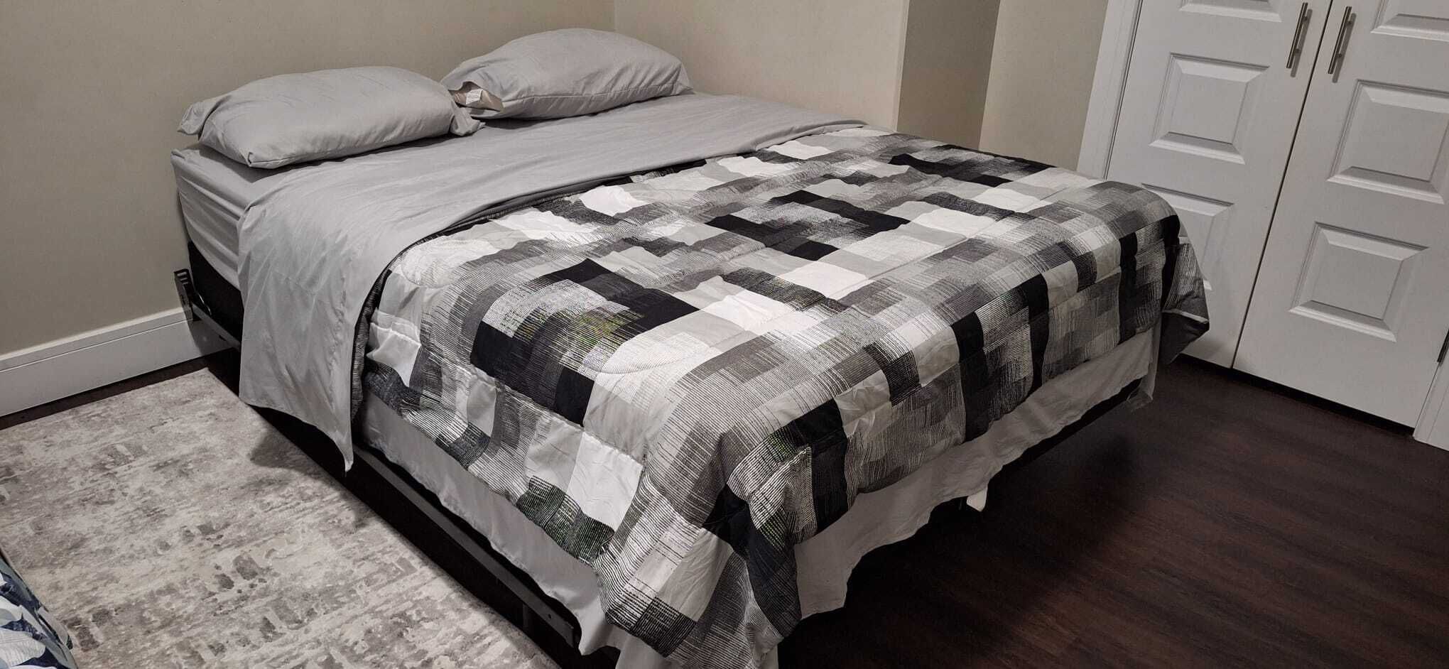 2 chambres, fer et planche à repasser, Wi-Fi gratuit, draps fournis