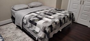 2 soverom, strykejern/-brett, wi-fi (inkludert) og sengetøy