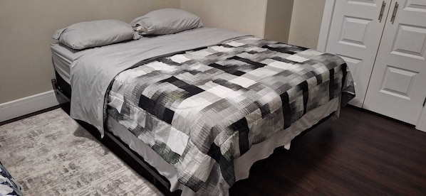 2 bedrooms, iron/ironing board, free WiFi, bed sheets