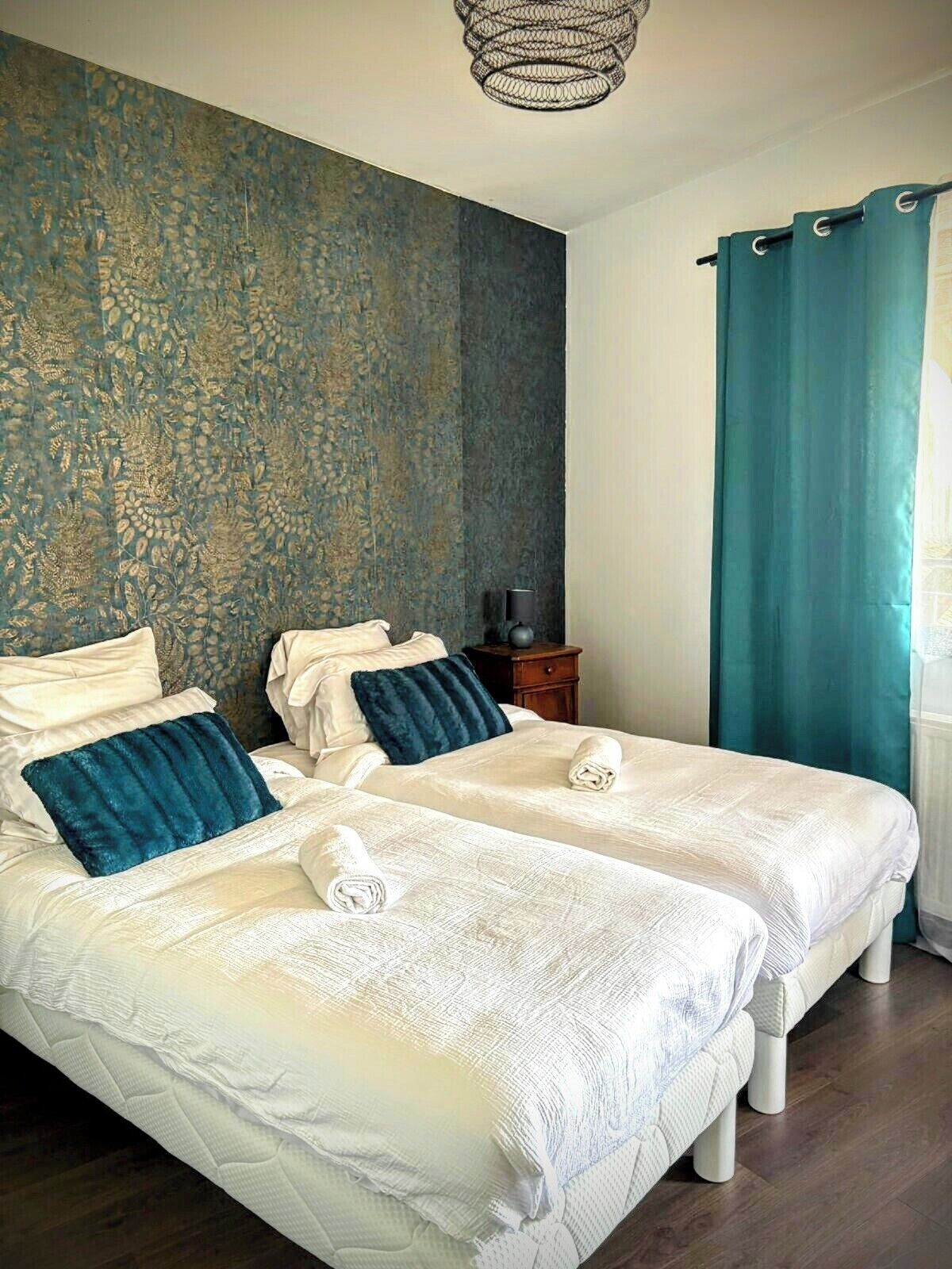 Comfort Double Room | Premium bedding, cribs (free), WiFi (free), bed sheets