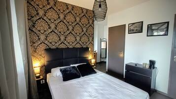 Comfort Double Room | Premium bedding, free cribs/infant beds, free WiFi, bed sheets