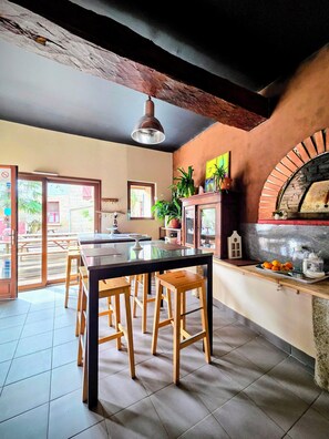 Dagelijks à la carte ontbijt (EUR 9 per persoon)