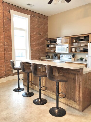 Bright and Spacious Historic Brick Loft off the square in Paola
