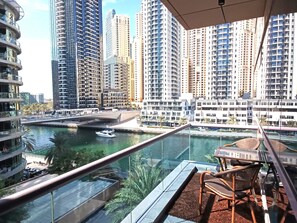 A high-rise residential building with a view of a marina and other high-rise buildings. - Lux Marina-View 2 Bedroom Unit, Walking Distance to JBR Beach, Metro & Tram. (Dubai)