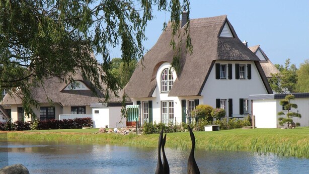 House | Water view - Ferienhaus Schilfrohrsanger, Fuhlendorf (Fuhlendorf)