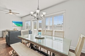 Dining - Close to Beach Access, Golf Cart, Great Location (Santa Rosa Beach)