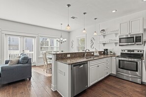 Fridge, microwave, oven, stovetop - Close to Beach Access, Golf Cart, Great Location (Santa Rosa Beach)