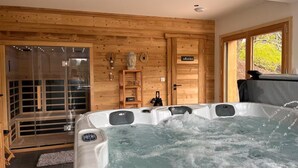A spa room with a hot tub, wooden walls, and a wooden door labeled "Salle de Bain". - Chalet Alpage 10 persons (Bussang)