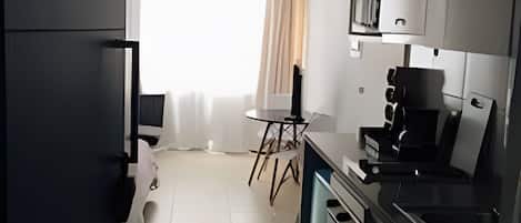 Apartamento | Cozinha privada | Chaleira elétrica, torradeira