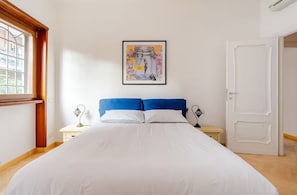 3 bedrooms, iron/ironing board, free WiFi, bed sheets - Luxury apartment " Magdalene House " (Roma)