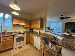 Fridge, microwave, oven, stovetop - ★Full Equipped Villa 8 guests 2Br/2Bth Pool and Free Shuttle to Disney Parks★ (Kissimmee)