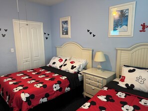 2 bedrooms, in-room safe, iron/ironing board, travel cot - ★Full Equipped Villa 8 guests 2Br/2Bth Pool and Free Shuttle to Disney Parks★ (Kissimmee)