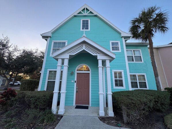 Exterior - ★Full Equipped Villa 8 guests 2Br/2Bth Pool and Free Shuttle to Disney Parks★ (Kissimmee)