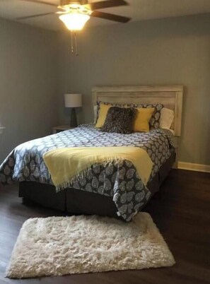 2 bedrooms, iron/ironing board, WiFi, bed sheets