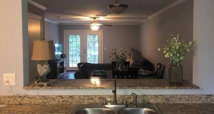2-bedroom condo in charming Oxford within walking distance of the stadium.